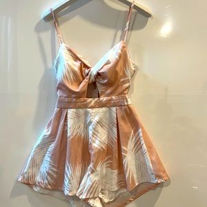 BLITHE Tropical Tie back Romper Small